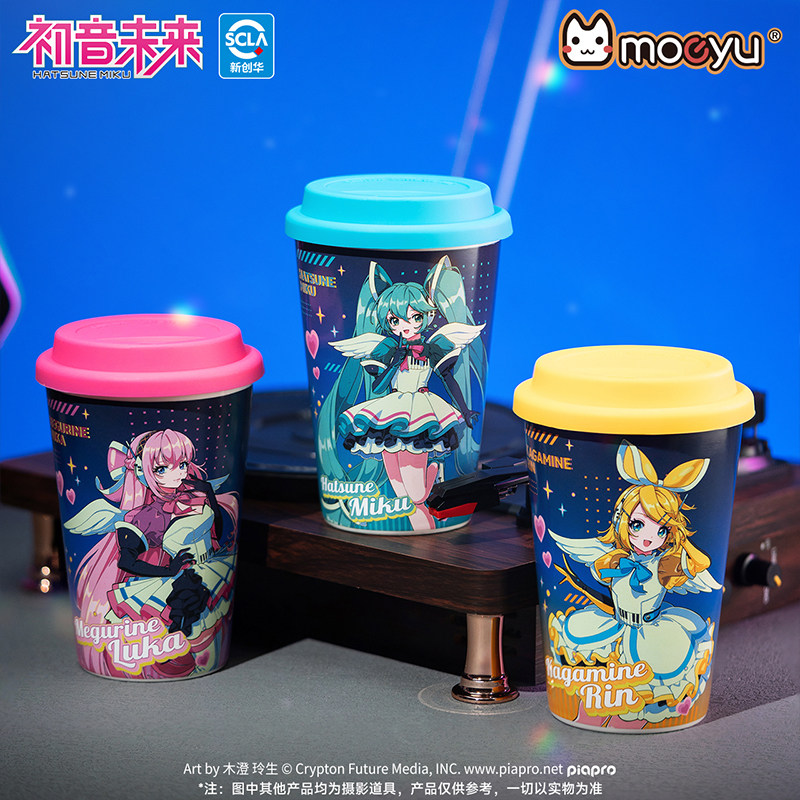 Anime Merchandise Mugs - แก้วเซรามิกมีฝาปิดลายฮัตสึเนะ มิคุ ซีรีส์ วีฟ วิงส์ น่ารัก