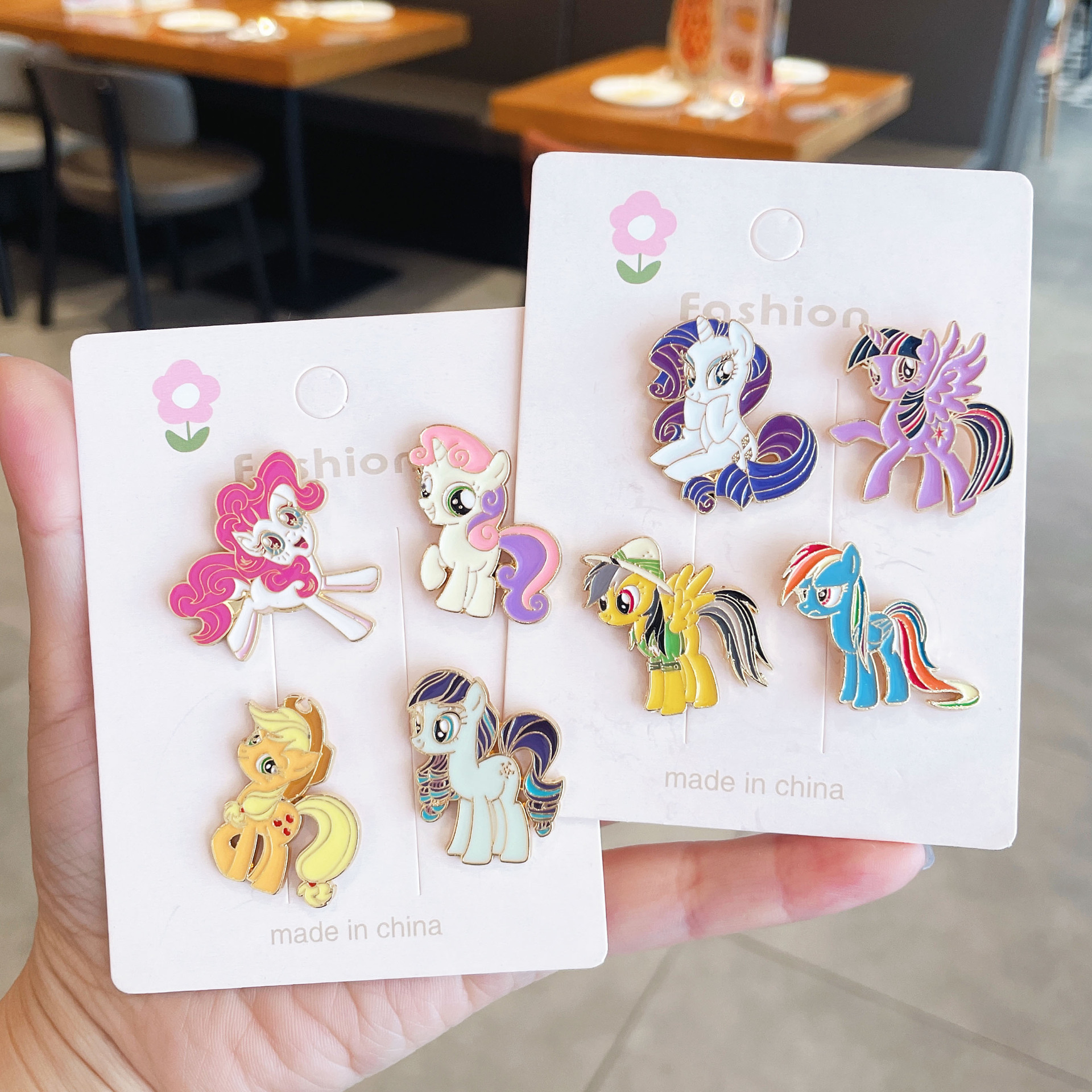 เข็มกลัดการ์ตูนอนิเมะแบบใหม่ 1 - Anime Merchandise In Chinese บทวิจารณ์และราคา